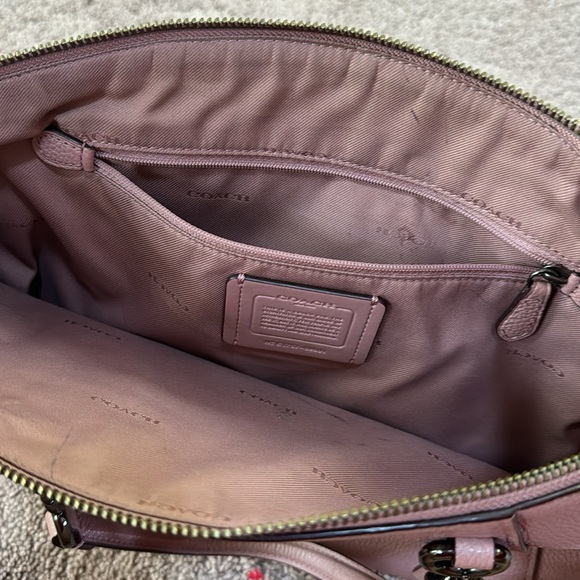 Coach Mauve Leather purse! Great color! - Picture 3 of 5